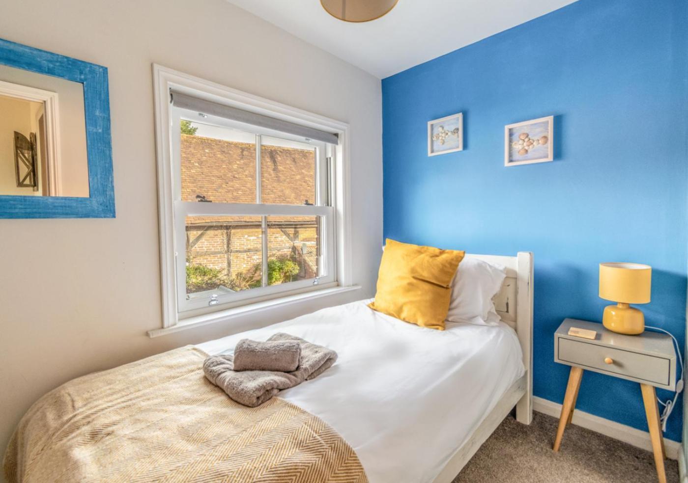 Stylish 2 Bedrooms Cosy & Bright Cottage, Pet Friendly, Sleeps 5, Titchfield Village - Summer Special Offer!! - By Blue Puffin Stays Eksteriør bilde