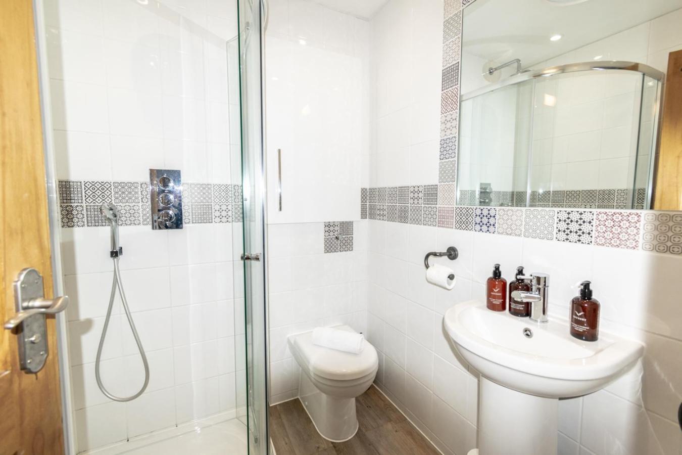 Stylish 2 Bedrooms Cosy & Bright Cottage, Pet Friendly, Sleeps 5, Titchfield Village - Summer Special Offer!! - By Blue Puffin Stays Eksteriør bilde