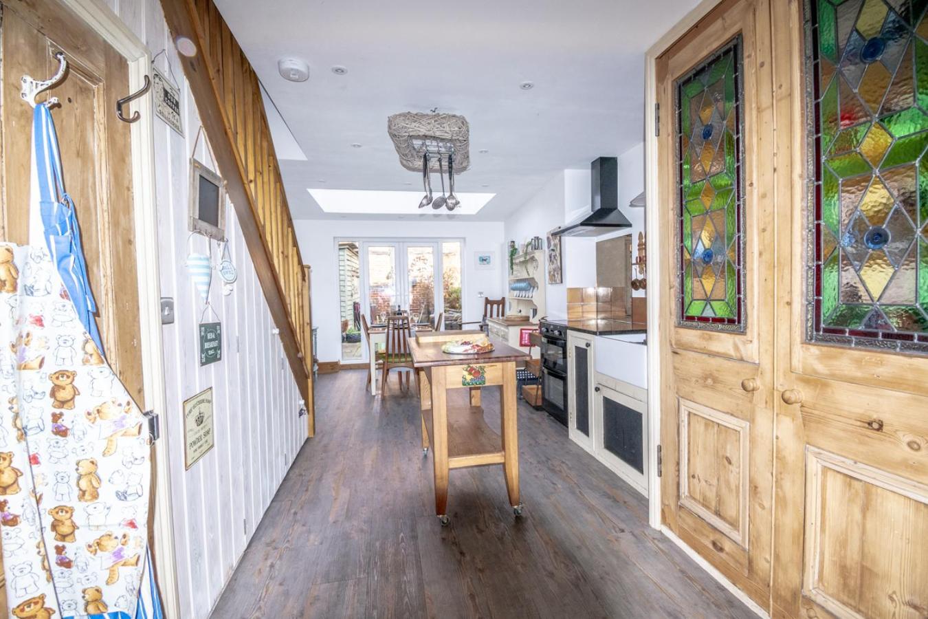 Stylish 2 Bedrooms Cosy & Bright Cottage, Pet Friendly, Sleeps 5, Titchfield Village - Summer Special Offer!! - By Blue Puffin Stays Eksteriør bilde