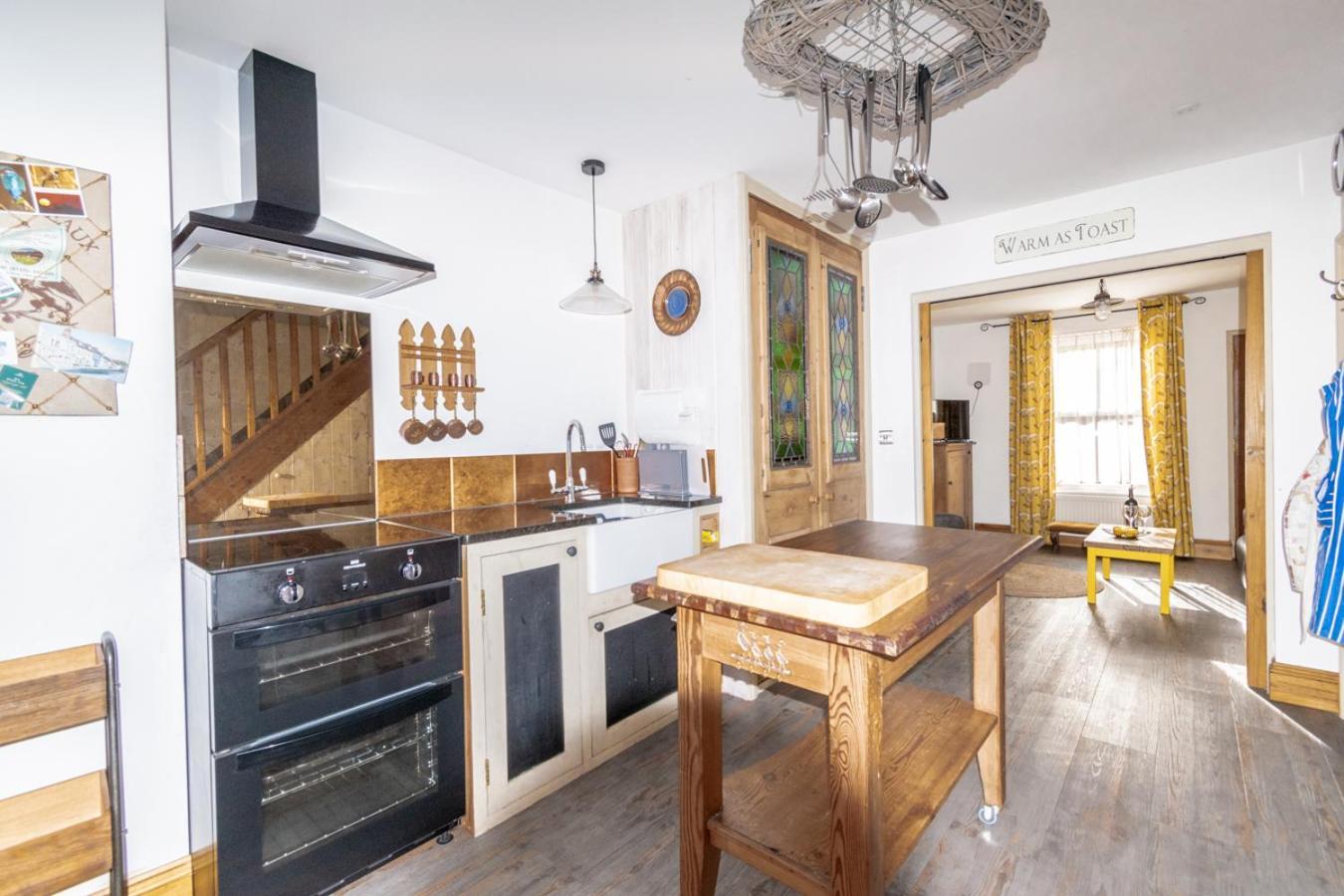 Stylish 2 Bedrooms Cosy & Bright Cottage, Pet Friendly, Sleeps 5, Titchfield Village - Summer Special Offer!! - By Blue Puffin Stays Eksteriør bilde