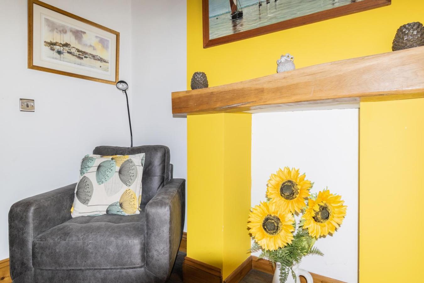 Stylish 2 Bedrooms Cosy & Bright Cottage, Pet Friendly, Sleeps 5, Titchfield Village - Summer Special Offer!! - By Blue Puffin Stays Eksteriør bilde