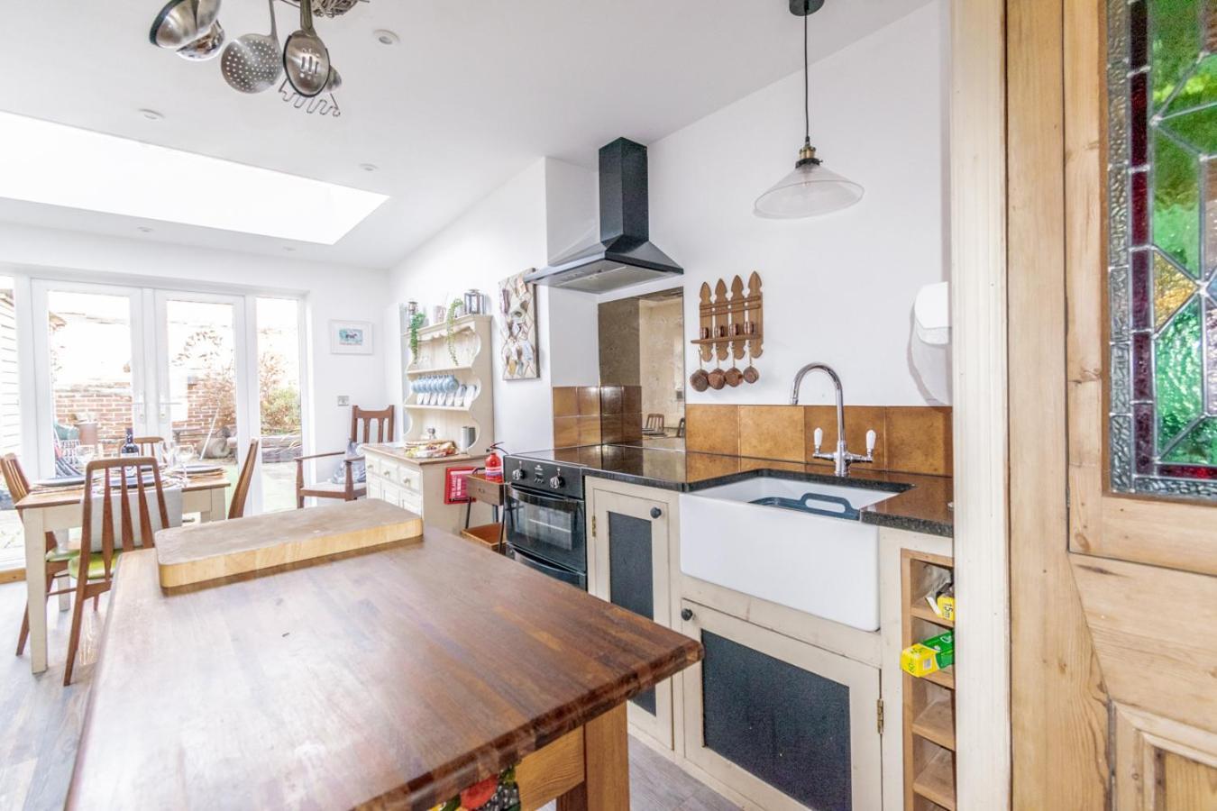 Stylish 2 Bedrooms Cosy & Bright Cottage, Pet Friendly, Sleeps 5, Titchfield Village - Summer Special Offer!! - By Blue Puffin Stays Eksteriør bilde