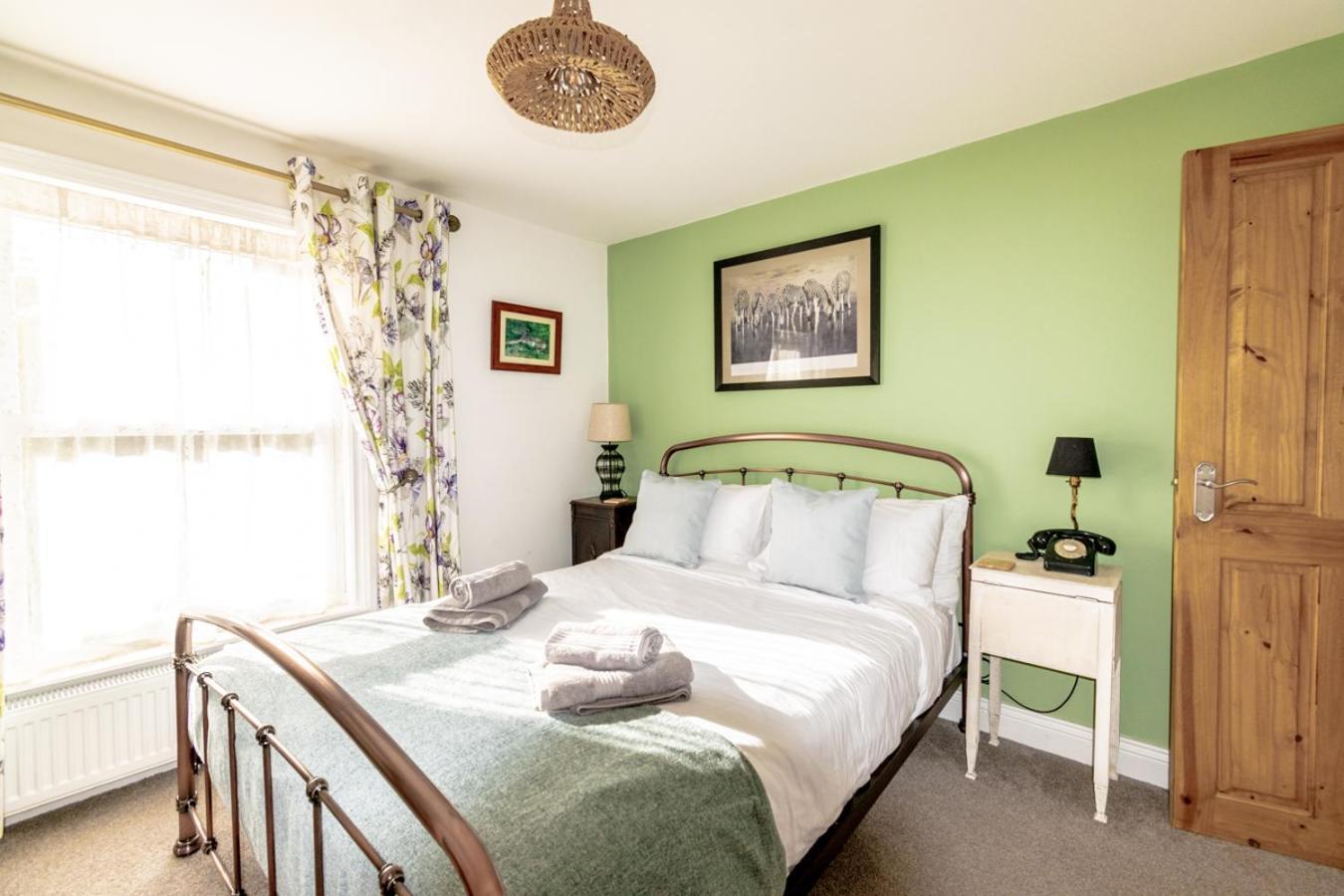 Stylish 2 Bedrooms Cosy & Bright Cottage, Pet Friendly, Sleeps 5, Titchfield Village - Summer Special Offer!! - By Blue Puffin Stays Eksteriør bilde