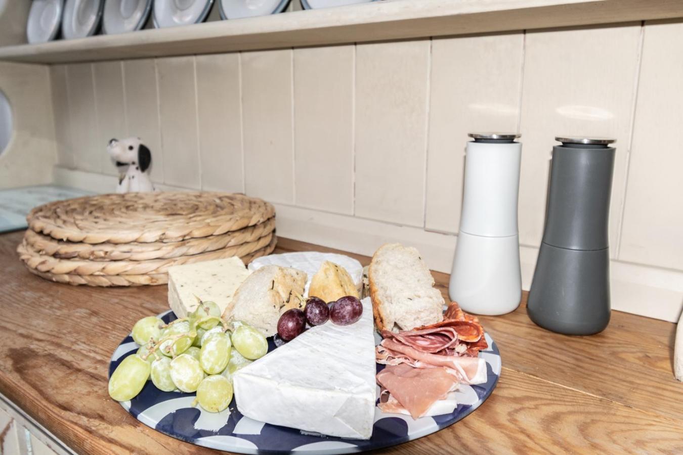 Stylish 2 Bedrooms Cosy & Bright Cottage, Pet Friendly, Sleeps 5, Titchfield Village - Summer Special Offer!! - By Blue Puffin Stays Eksteriør bilde