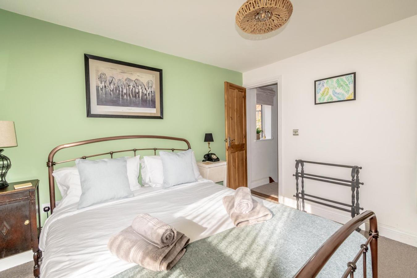 Stylish 2 Bedrooms Cosy & Bright Cottage, Pet Friendly, Sleeps 5, Titchfield Village - Summer Special Offer!! - By Blue Puffin Stays Eksteriør bilde