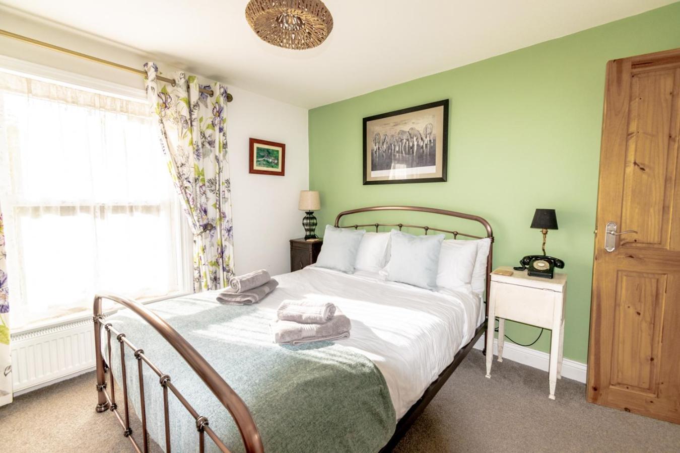 Stylish 2 Bedrooms Cosy & Bright Cottage, Pet Friendly, Sleeps 5, Titchfield Village - Summer Special Offer!! - By Blue Puffin Stays Eksteriør bilde